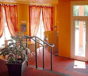Otel Kyriad Gare - Grand Palais 3*